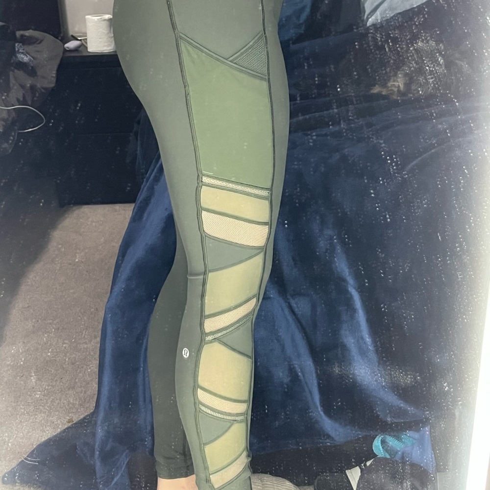 Lululemon womens legging - size 6